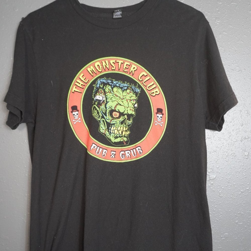 Tultex Womens Black The Monster Club Pub & Grub Graphic Short Shirt Size Medium